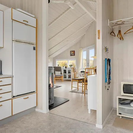 Vakantiehuis 2 Bedroom Lovely In *