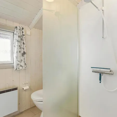 Vakantiehuis 2 Bedroom Lovely In *