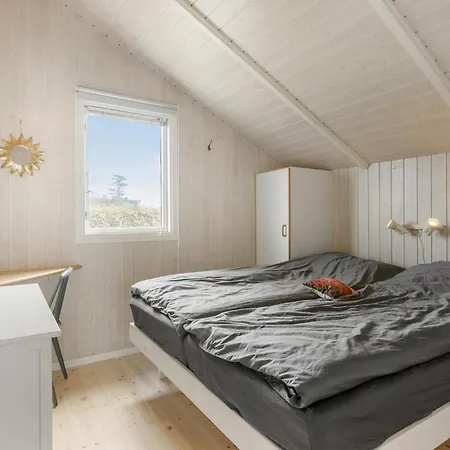 Vakantiehuis 2 Bedroom Lovely In *